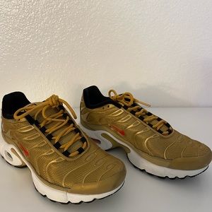 Nike Air Max Plus women's size 7/Big Kids size 5.5